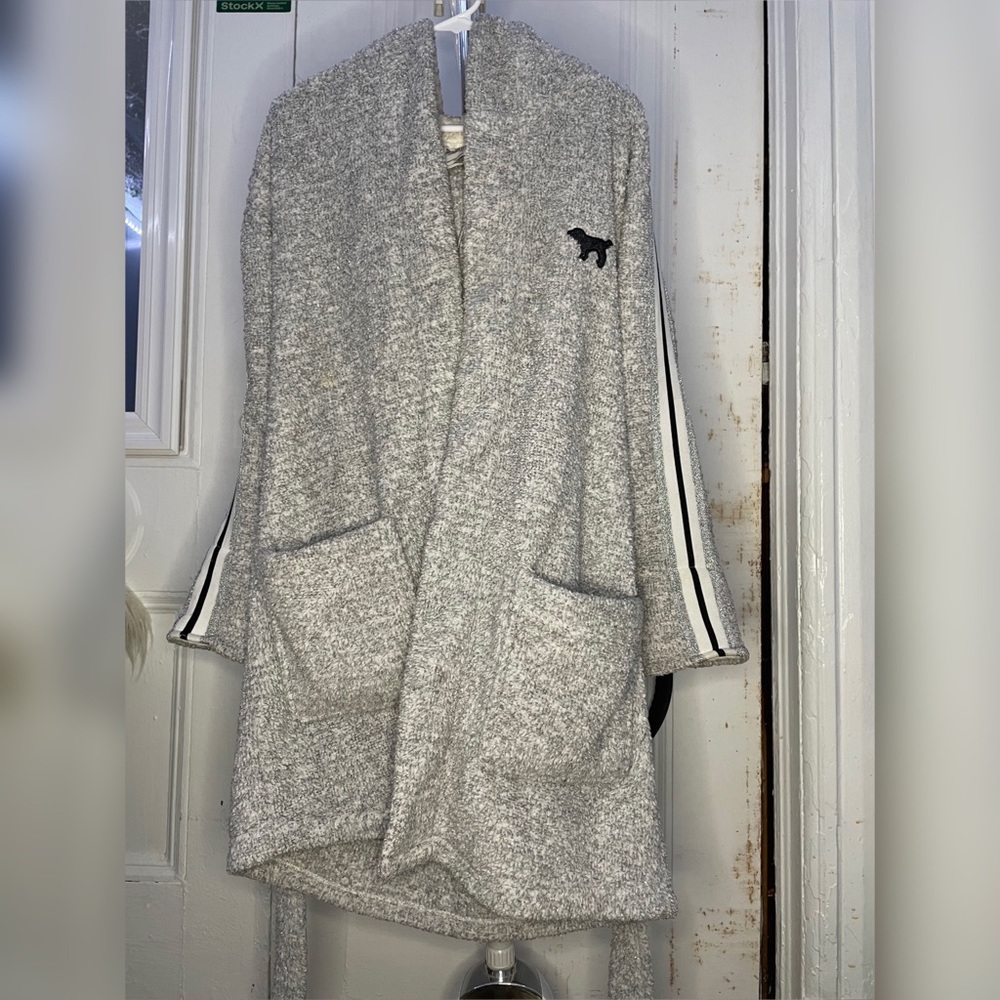 Pink Victoria’s Secret sleepwear XS grey robes